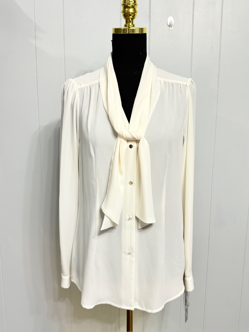 #19) NWT Tahari Cream Long-Sleeve Button Cuff Blouse - Picture 5 of 9
